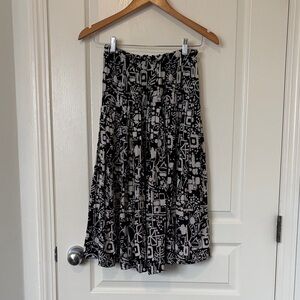 Black & White Geometric Circle Skirt - Women